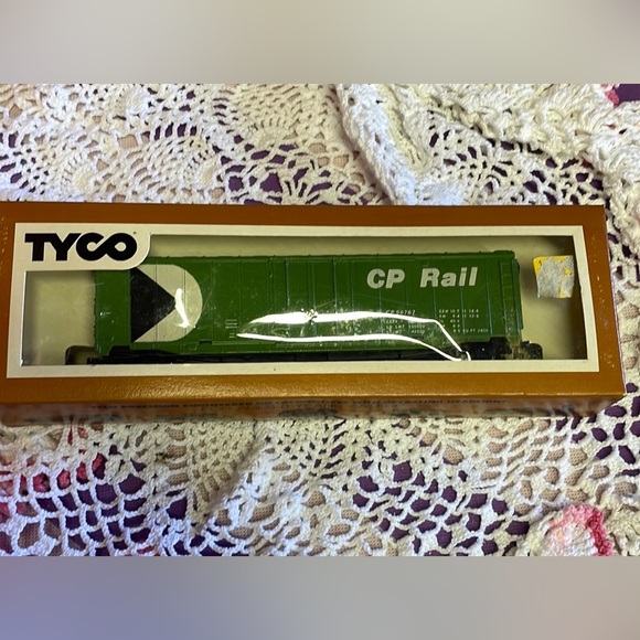 Tyco Other - Bachmann Industries CP Rail 50' Plug Door Box Car